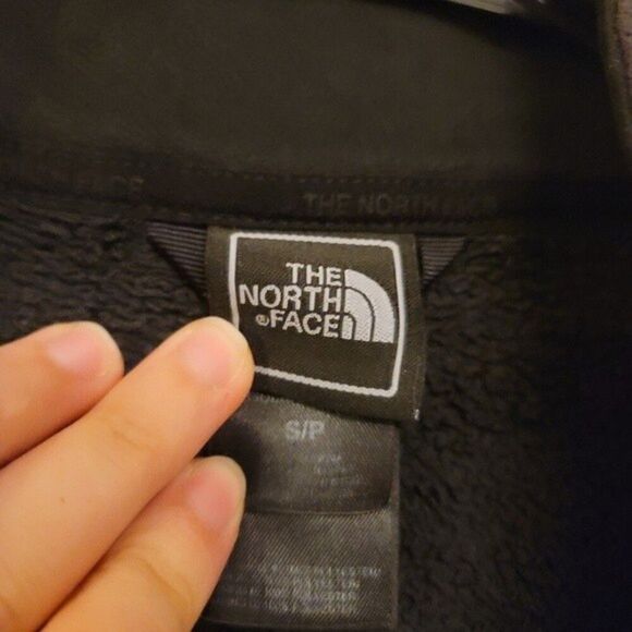 ~ Womens black fuzzy north face sweater/jacket - Picture 3 of 3